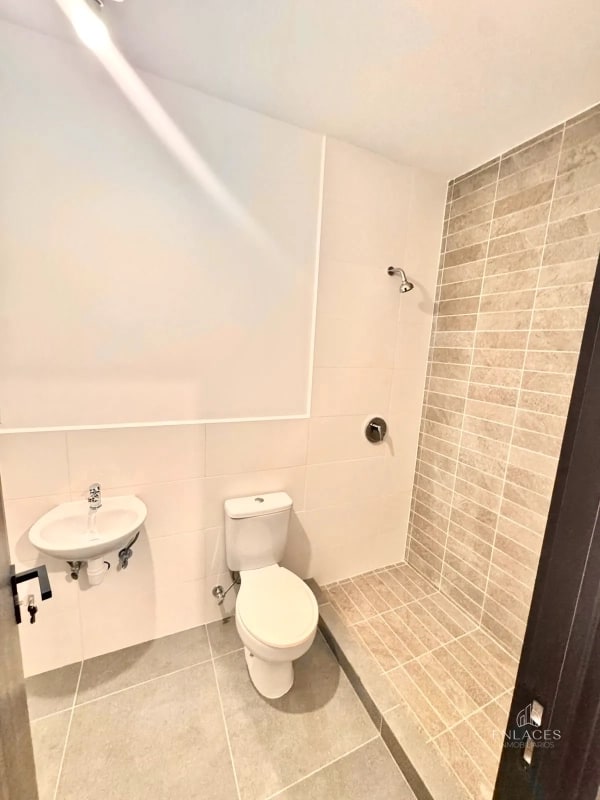 Zona 16 • Apartamento en Renta • Lirios de Cayalá - 1
