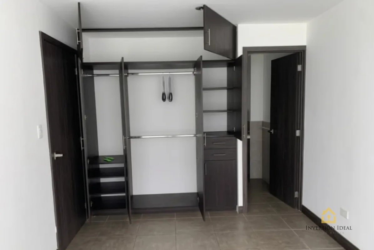 Rento Apartamento Q5,700. 1 HAB. EN EDIFICIO 3-85 CON BALCÓN Y GYM ZONA 15 - 9
