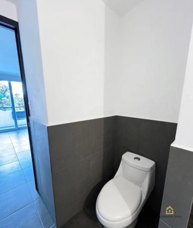 Rento Apartamento Q5,700. 1 HAB. EN EDIFICIO 3-85 CON BALCÓN Y GYM ZONA 15 - 2