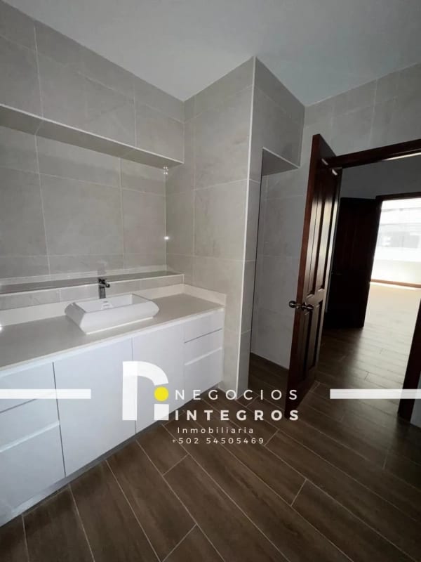VENDO APARTAMENTO REMODELADO, IMPUESTOS INCLUIDOS,  MILENIA OAKLAND Z.10 — Apartamento en Venta en Milenia, Zona 10, Guatemala, Ciudad — foto 7 de 17