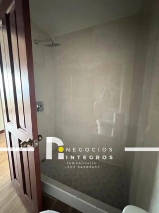 VENDO APARTAMENTO REMODELADO, IMPUESTOS INCLUIDOS,  MILENIA OAKLAND Z.10 — Apartamento en Venta en Milenia, Zona 10, Guatemala, Ciudad — miniatura 3 de 16