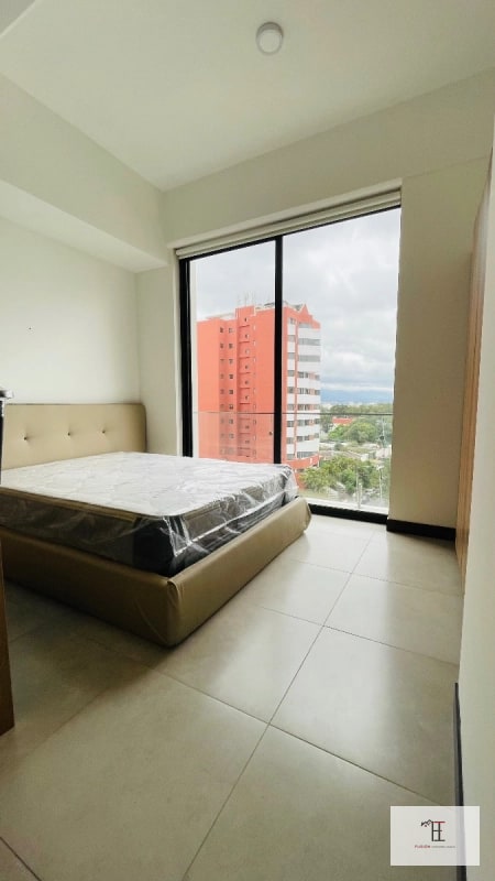 RENTO APARTAMENTO  TIPO ESTUDIO MODERNO Y AMUEBLADO EN EDIFICIO ELEMENTO ZONA 13 FINAL LAS AMÉRICAS - 4