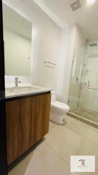 RENTO APARTAMENTO  TIPO ESTUDIO MODERNO Y AMUEBLADO EN EDIFICIO ELEMENTO ZONA 13 FINAL LAS AMÉRICAS — Apartamento en Alquiler en Elemento Plaza Berlín, Zona 13, Guatemala, Ciudad — miniatura 4 de 6