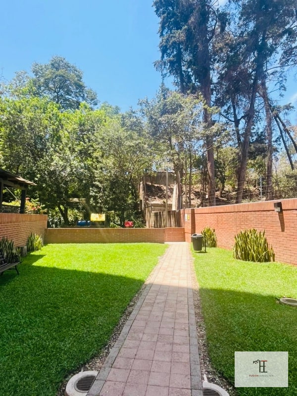 VENDO LINDO APARTAMENTO DE 1 HABITACIÓN EN ZONA 10 A UNA CUADRA DE LA 20 CALLE - 7