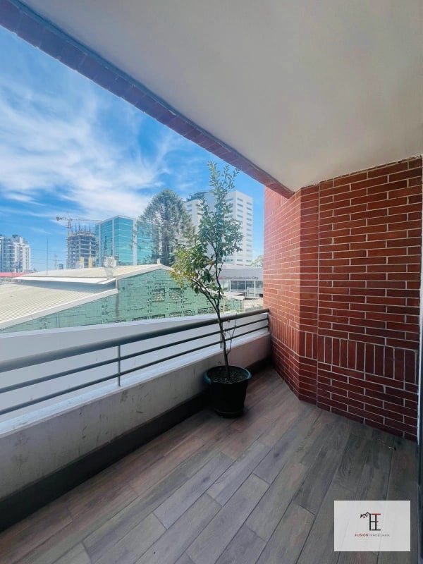 VENDO LINDO APARTAMENTO DE 1 HABITACIÓN EN ZONA 10 A UNA CUADRA DE LA 20 CALLE - 1