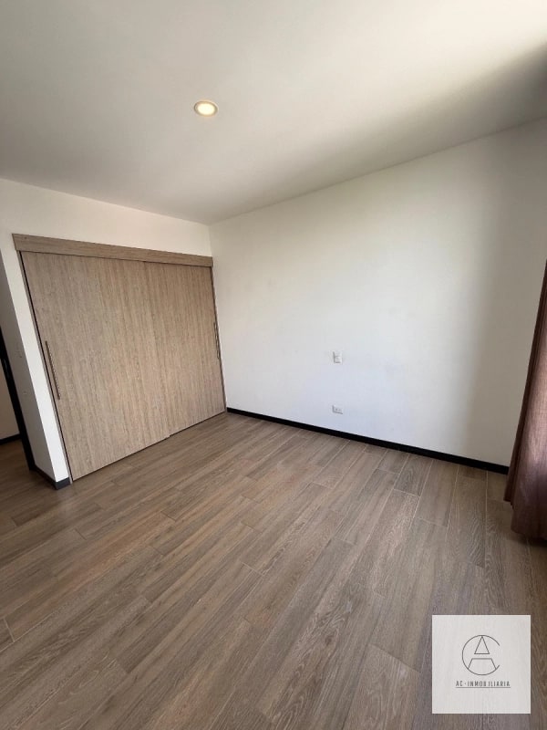 Apartamento en venta en Borghetto, zona 15 Vh1. - 13