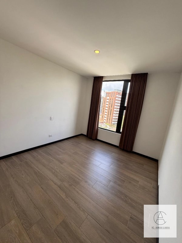 Apartamento en venta en Borghetto, zona 15 Vh1. - 9