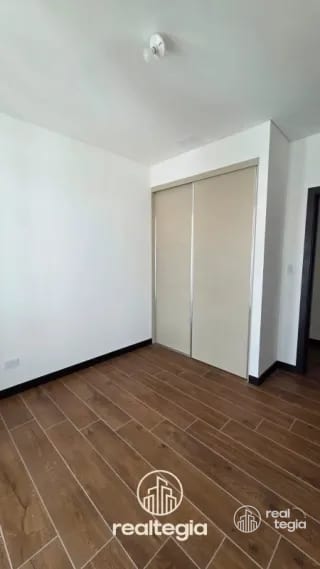 APARTAMENTO EN LIRIOS DE CAYALÁ ZONA 16 — Apartamento en Venta en Zona 16, Guatemala, Ciudad — miniatura 7 de 13