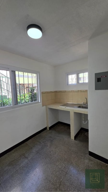 Apartamento con jardin en venta zona 21 - 7
