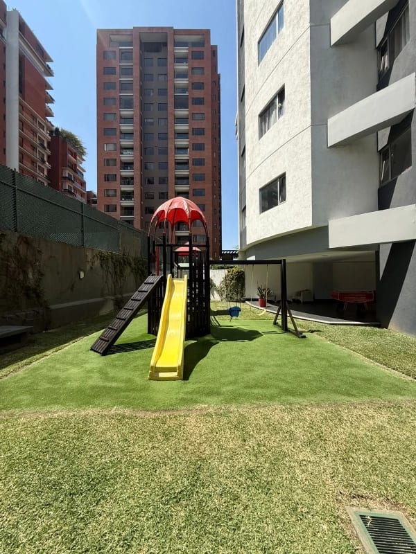 Vendo amplio apartamento en zona 14 — Apartamento en Venta en Attica, Zona 14, Guatemala, Ciudad — foto 3 de 10