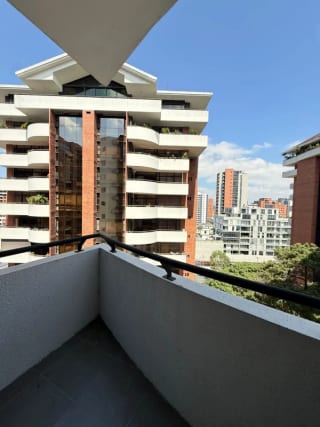 Vendo amplio apartamento en zona 14 — Apartamento en Venta en Attica, Zona 14, Guatemala, Ciudad — miniatura 2 de 10