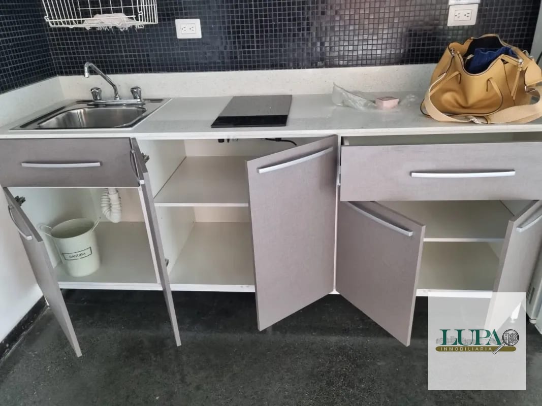 Apartamento con Jardín en edificio 4-36 Zona 4 — Apartamento en Alquiler en Cuatro 36, Zona 4, Guatemala, Ciudad — foto 3 de 6