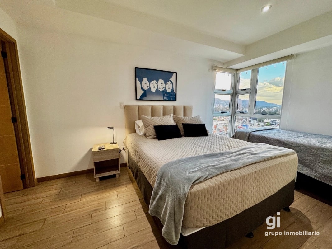 Apartamento de 3 dormitorios en venta zona 10 - 8