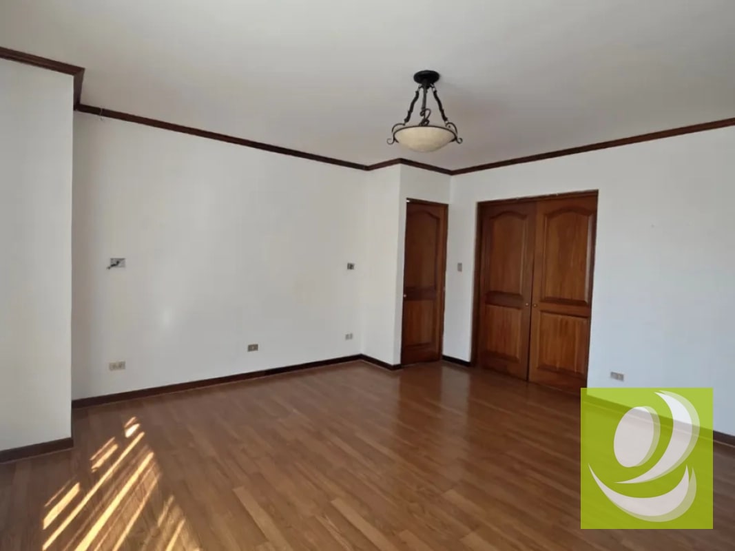 Apartamento en Venta en Castellar zona 10 cdad - 5