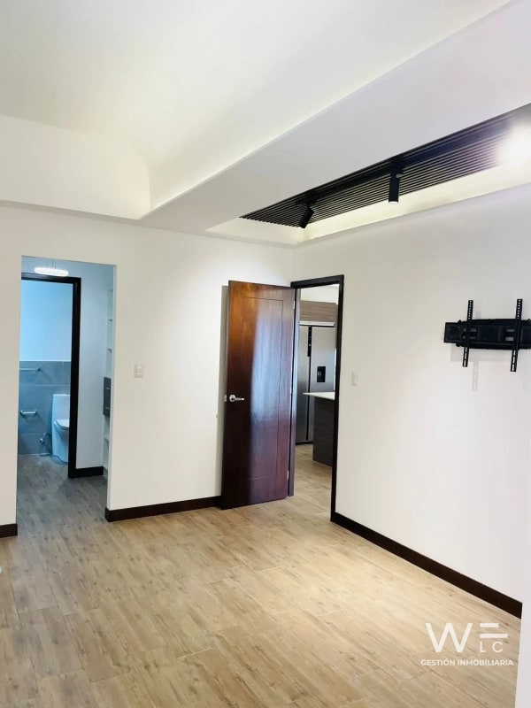 ALQUILO APARTAMENTO ZONA 10 - 7