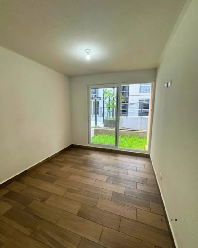 APARTAMENTO EN VENTA ZONA 16 -LARES- EN PRIMER NIVEL CON JARDIN - 4