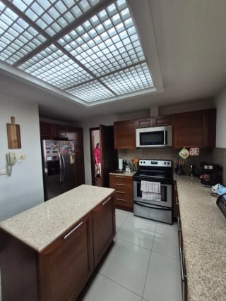 Amplio y lujoso apartamento en venta! A pocos metros de La Estación zona 10. — Apartamento en Venta en Mirafiori, Zona 10, Guatemala, Ciudad — miniatura 3 de 12