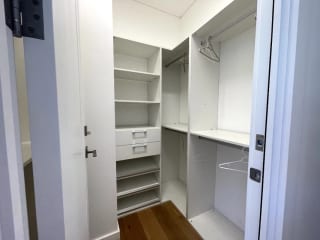 APARTAMENTO AMUEBLADO CERCA DE OAKLAND ZONA 10 — Apartamento en Alquiler en Zona 10, Guatemala, Ciudad — miniatura 5 de 11