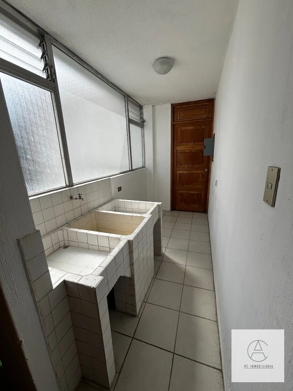 Apartamento en renta zona 15 VHI - 2