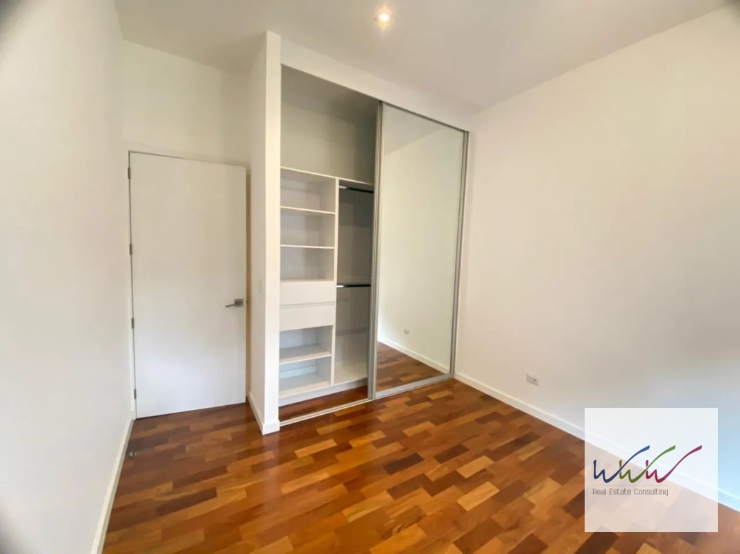 Rento amplio apartamento con jardín en Edificio Lucca, Zona 10 - 7