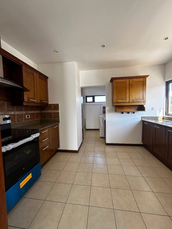 Zona 15, amplio apartamento en venta (copia) — Apartamento en Venta en El Robledal, Zona 15, Guatemala, Ciudad — foto 4 de 10