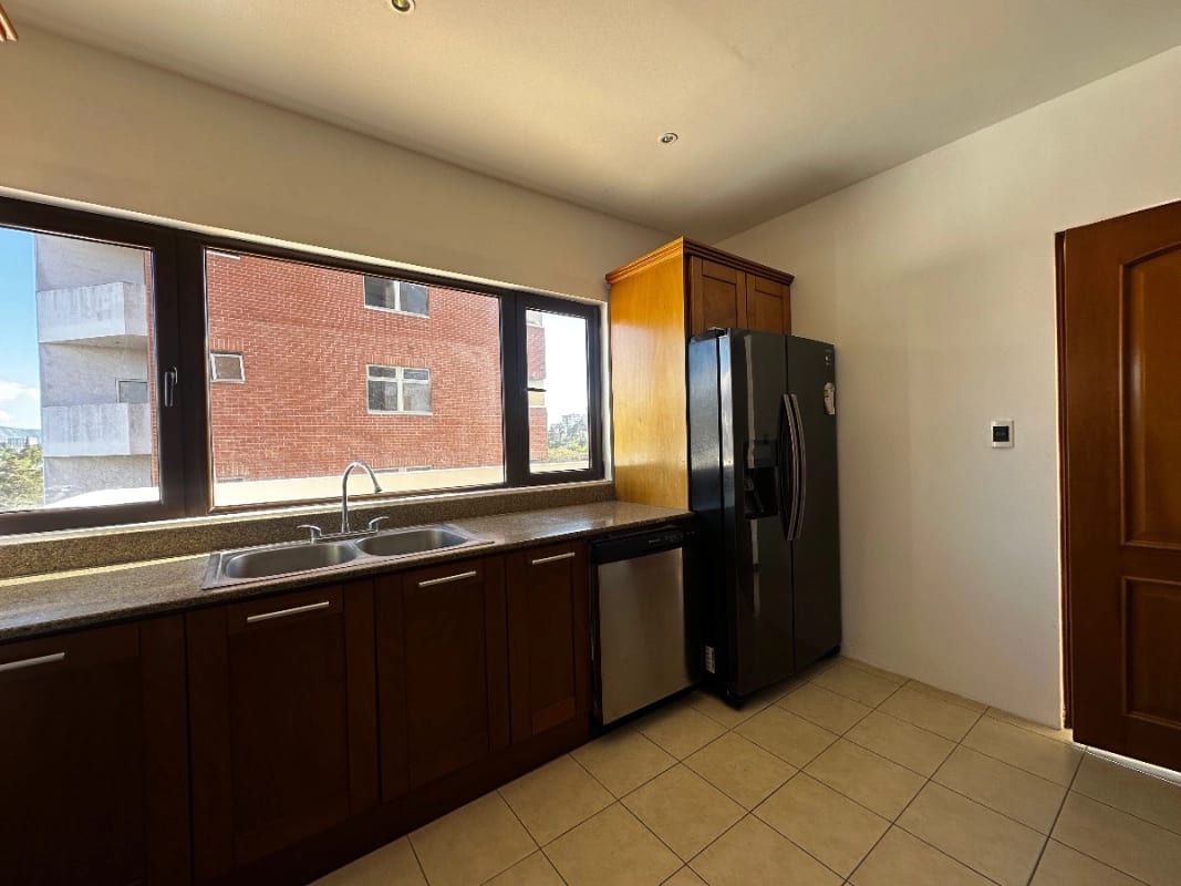 Zona 15, amplio apartamento en venta — Apartamento en Venta en El Robledal, Zona 15, Guatemala, Ciudad — foto 3 de 10
