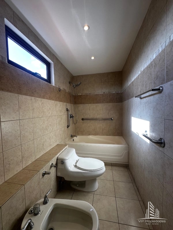 Zona 15, amplio apartamento en alquiler - 4