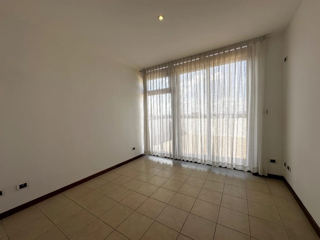Zona 15, amplio apartamento en venta — Apartamento en Venta en El Robledal, Zona 15, Guatemala, Ciudad — foto 5 de 10