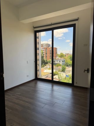 Vive cerca de todo en zona 10!!!! — Apartamento en Alquiler en Moretti, Zona 10, Guatemala, Ciudad — miniatura 6 de 10