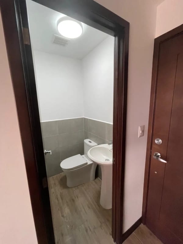 🏙️ APARTAMENTO EN RENTA – CASALINI DIAGONAL 6, ZONA 10 — Apartamento en Alquiler en Casalini Diagonal 6, Zona 10, Guatemala, Ciudad — foto 8 de 14