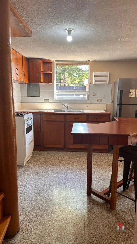 Apartamento tipo loft semi- amueblado en renta en zona 15 - 6