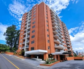 Rento amplio apartamento en Edificio Lucca, Zona 10 — Apartamento en Alquiler en Lucca, Zona 10, Guatemala, Ciudad — miniatura 1 de 13
