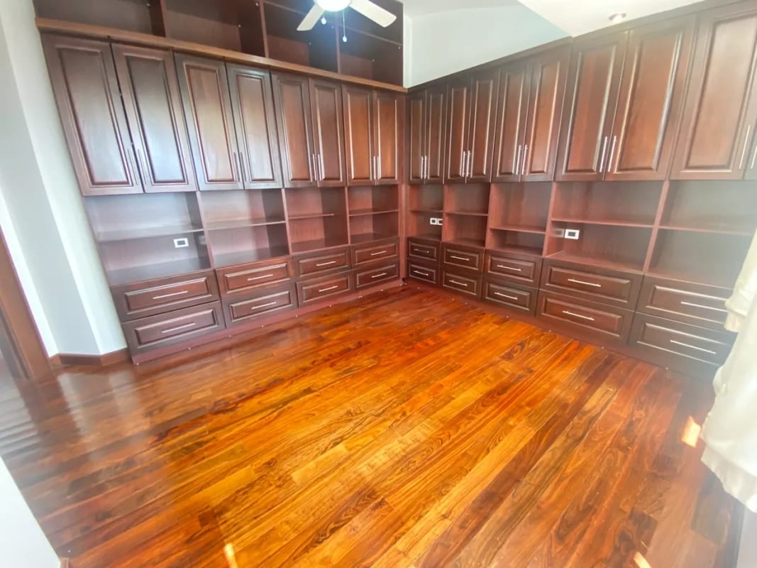 PENTHOUSE EN VENTA O RENTA EN ZONA 14 - 4 HABITACIONES — Apartamento en Alquiler en Zona 14, Guatemala, Ciudad — foto 3 de 8