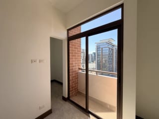 Apartamento nuevo y amplio en zona 10 — Apartamento en Venta en Zona 10, Guatemala, Ciudad — miniatura 7 de 11