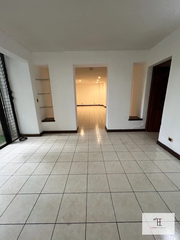 Rento amplio apartamento en zona 15 - 7