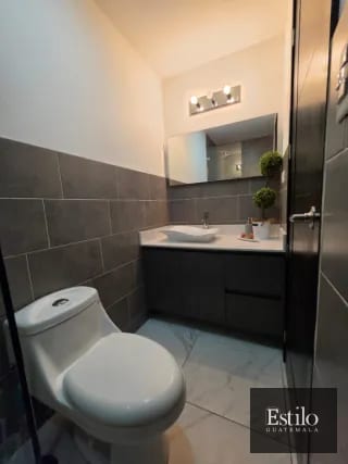 APARTAMENTO EN ALQUILER FOUNTAINBLEAU — Apartamento en Alquiler en Fontainebleau, Zona 15, Guatemala, Ciudad — miniatura 3 de 11