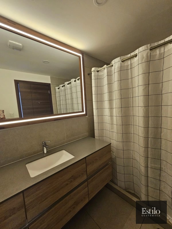 APARTAMENTO EN ALQUILER ZONA 10 - 8