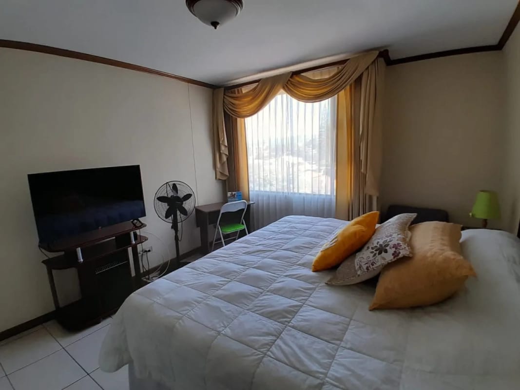 Apartamento Amueblado en Alquiler, Edificio Torre Castelar, zona 10 — Apartamento en Alquiler en Torre Castelar, Zona 10, Guatemala, Ciudad — foto 9 de 12