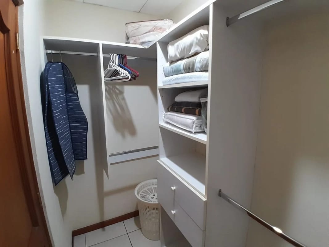 Apartamento Amueblado en Alquiler, Edificio Torre Castelar, zona 10 — Apartamento en Alquiler en Torre Castelar, Zona 10, Guatemala, Ciudad — foto 3 de 12