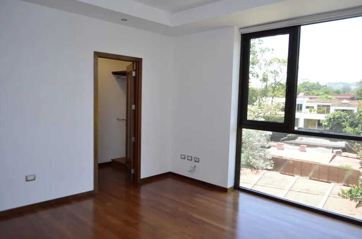 VENTA DE APARTAMENTO EN EDIFICIO TARRAGONA ZONA 15 — Apartamento en Venta en Tarragona, Zona 15, Guatemala, Ciudad — foto 13 de 16