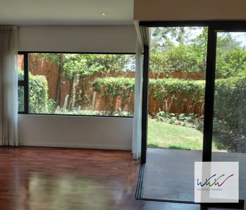 Rento amplio apartamento con jardín en Edificio Lucca, Zona 10 - 13
