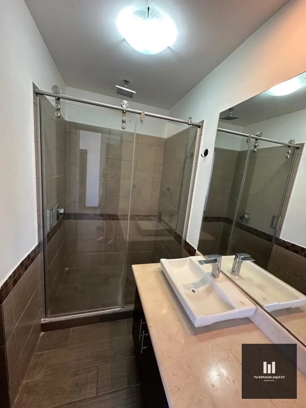 Lujoso Apartamento En Renta - En Verona, Zona 10 - 1