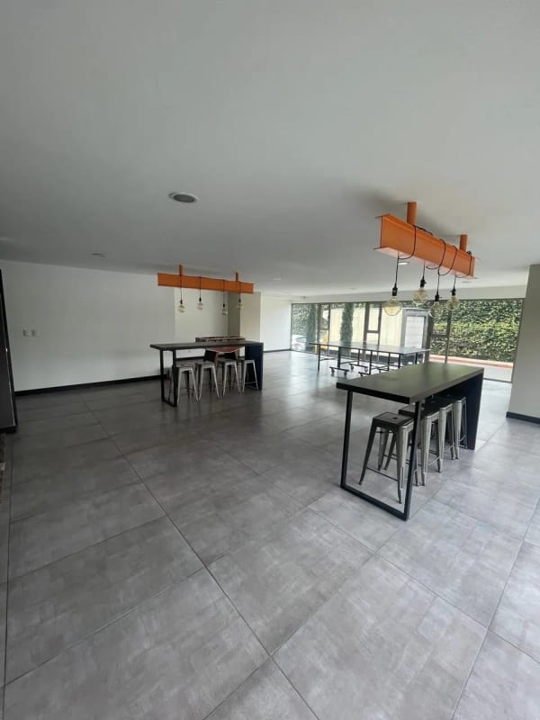 APARTAMENTO CON TERRAZA Y BALCON EN RENTA EN ZONA 10 EDIFICIO VERONA 3 HABITACIONES — Apartamento en Alquiler en Zona 10, Guatemala, Ciudad — foto 4 de 17