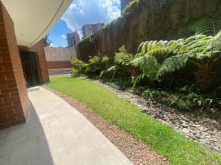 APARTAMENTO CON JARDÍN PRIVADO EN ZONA 14 – PLENUM CATORCE 100 M² DE JARDÍN — Apartamento en Alquiler en Zona 14, Guatemala, Ciudad — miniatura 1 de 8