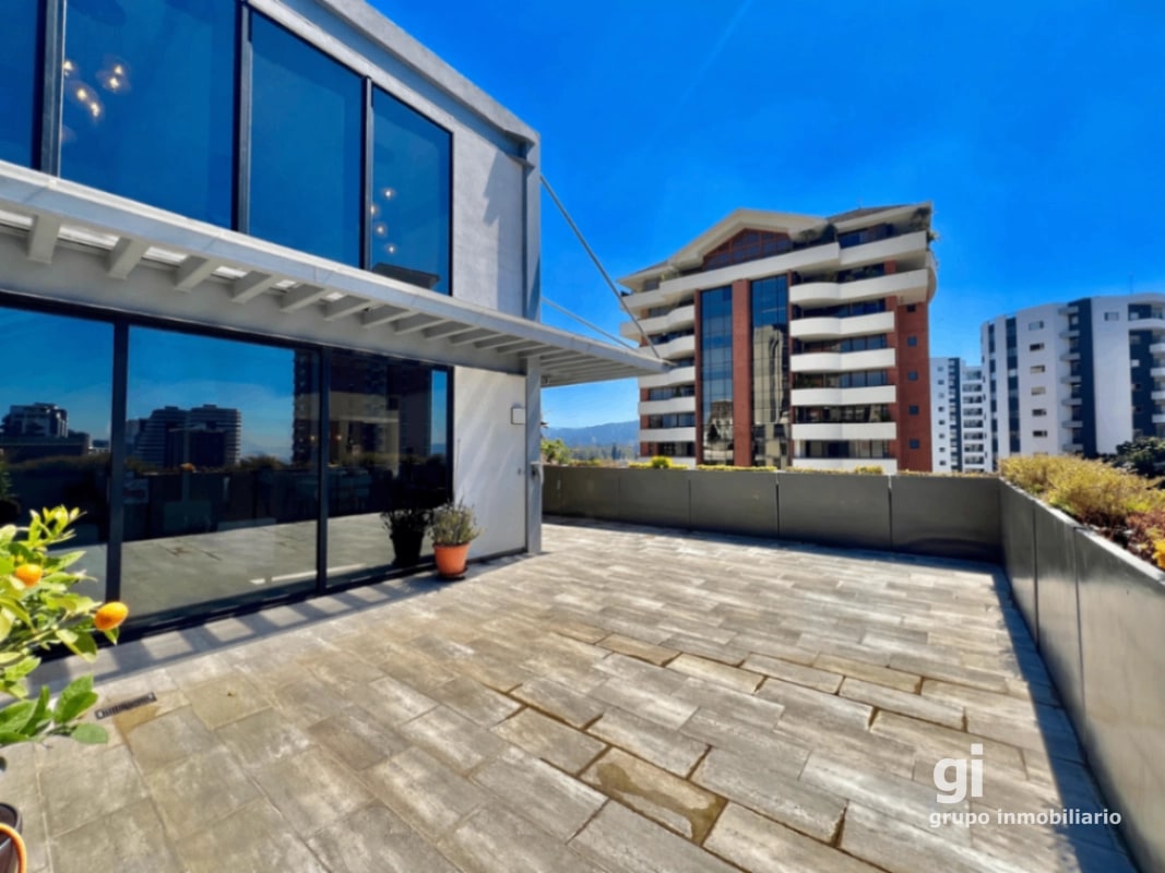 PH industrial, con una gran terraza en venta en zona 14 - 5