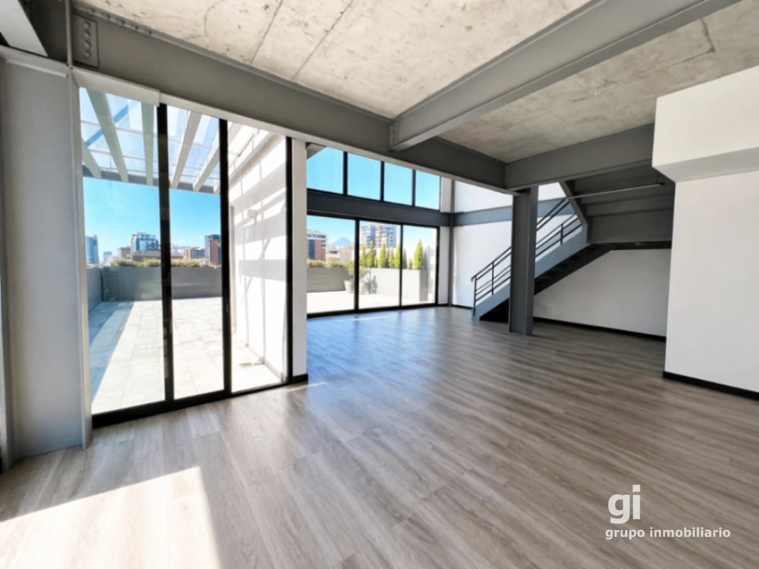 PH industrial, con una gran terraza en renta en zona 14 - 10