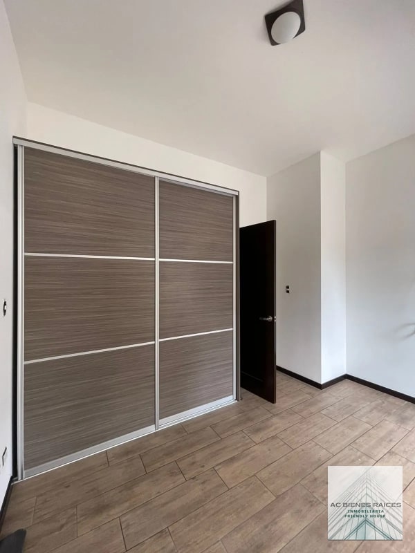 Renta 1 habitación con terraza zona 10 Cerca de la Estación - 5