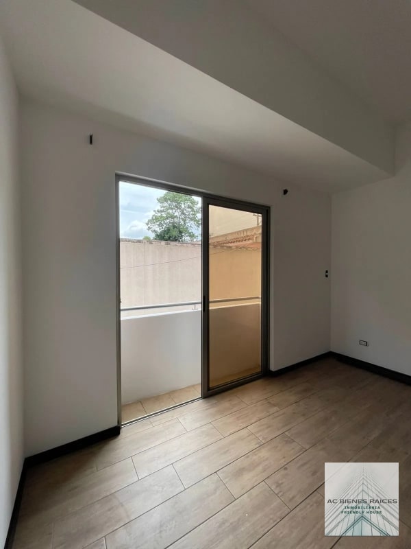 Renta 1 habitación con terraza zona 10 Cerca de la Estación - 4