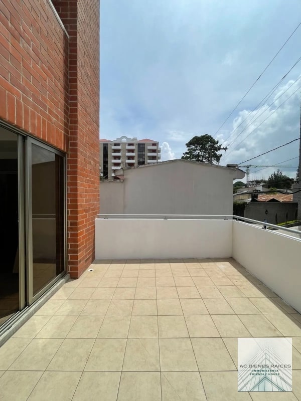 Renta 1 habitación con terraza zona 10 Cerca de la Estación - 2