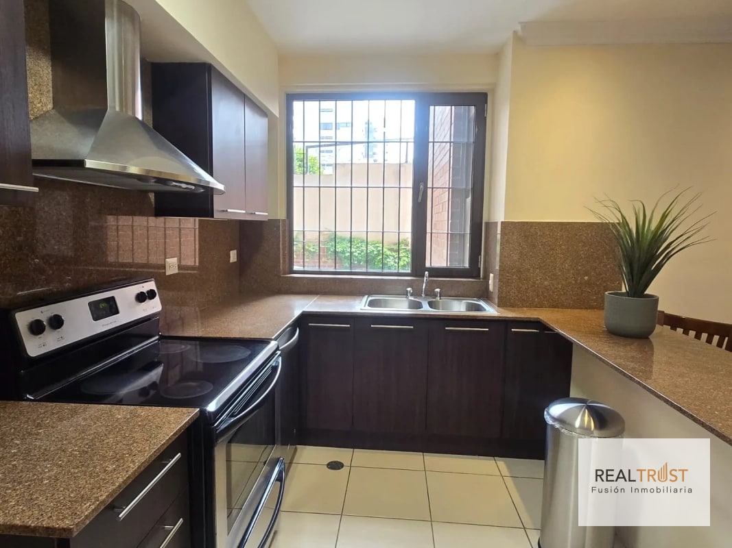 En venta apartamento en primer nivel, zona 14 - 5